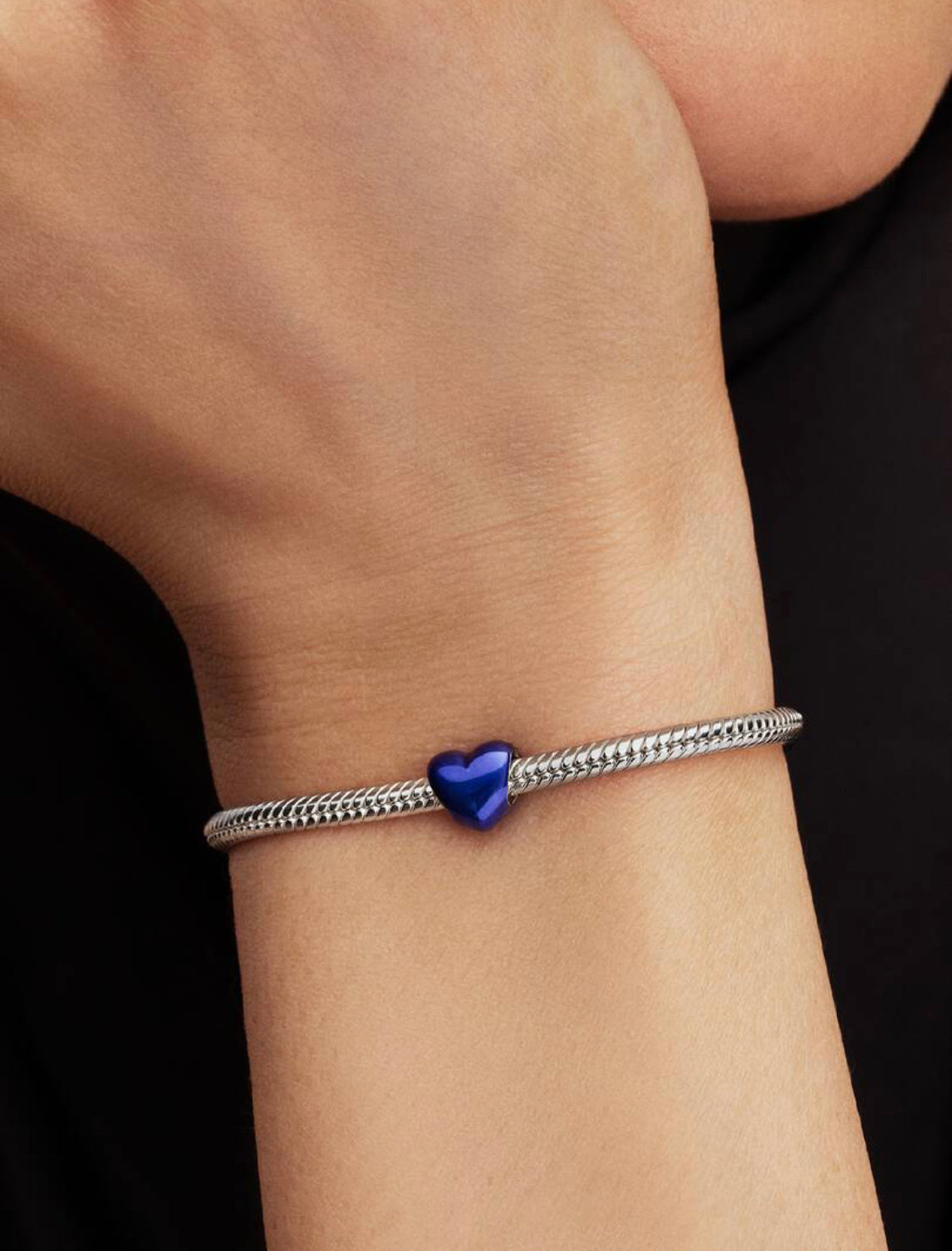 Mini Charm Cuore effetto metallico blu Pandora 794785C02