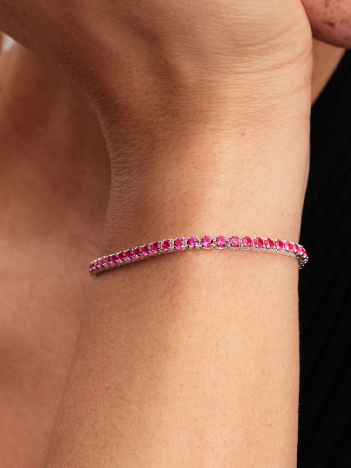 Bracciale Tennis Cristalli Rosa Scuro
Argento Sterling 925 Pandora 591469C04