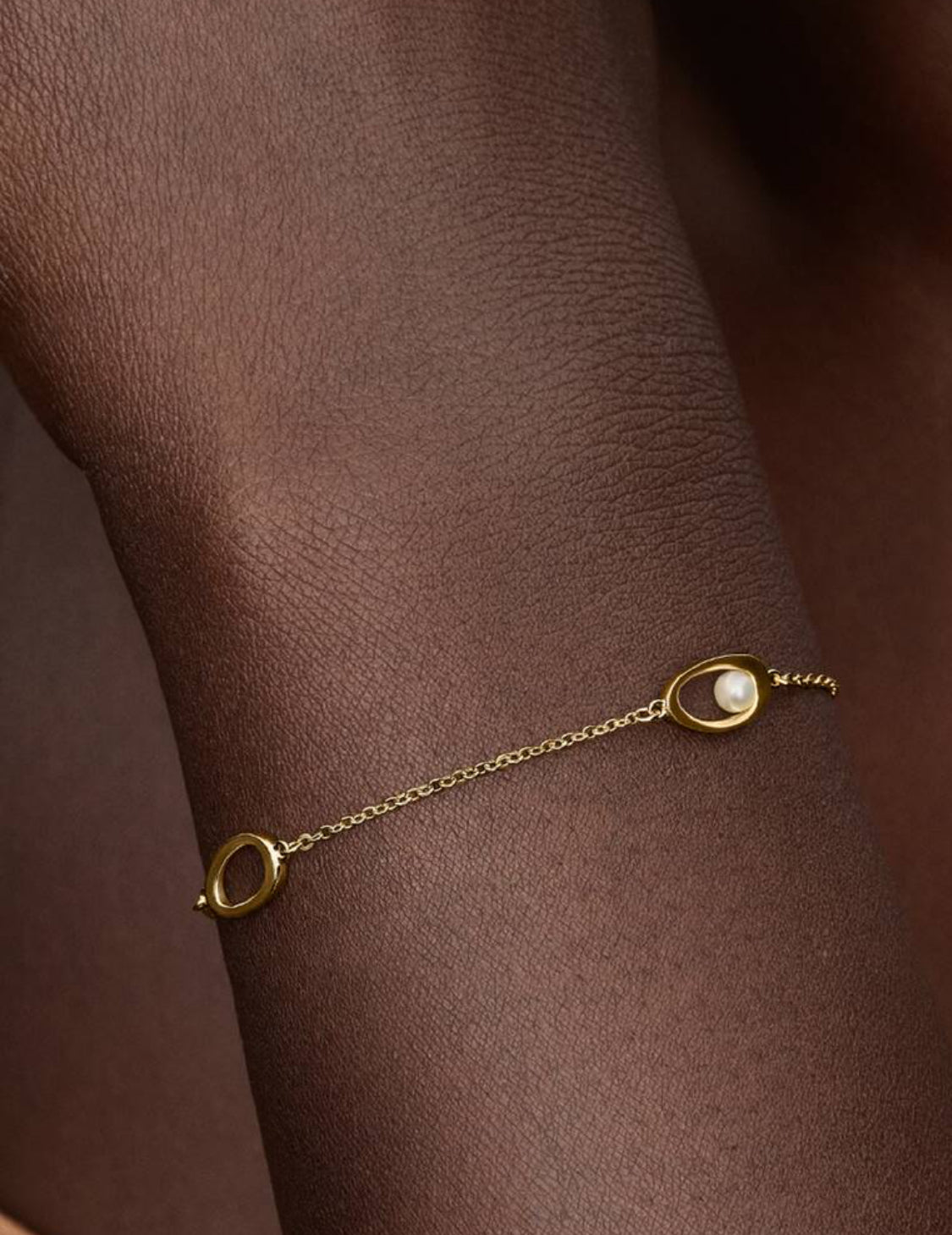 Bracciale Ovali Linea Sinuosa e Perla D'Acqua Dolce Coltivata
Pandora 564677C01