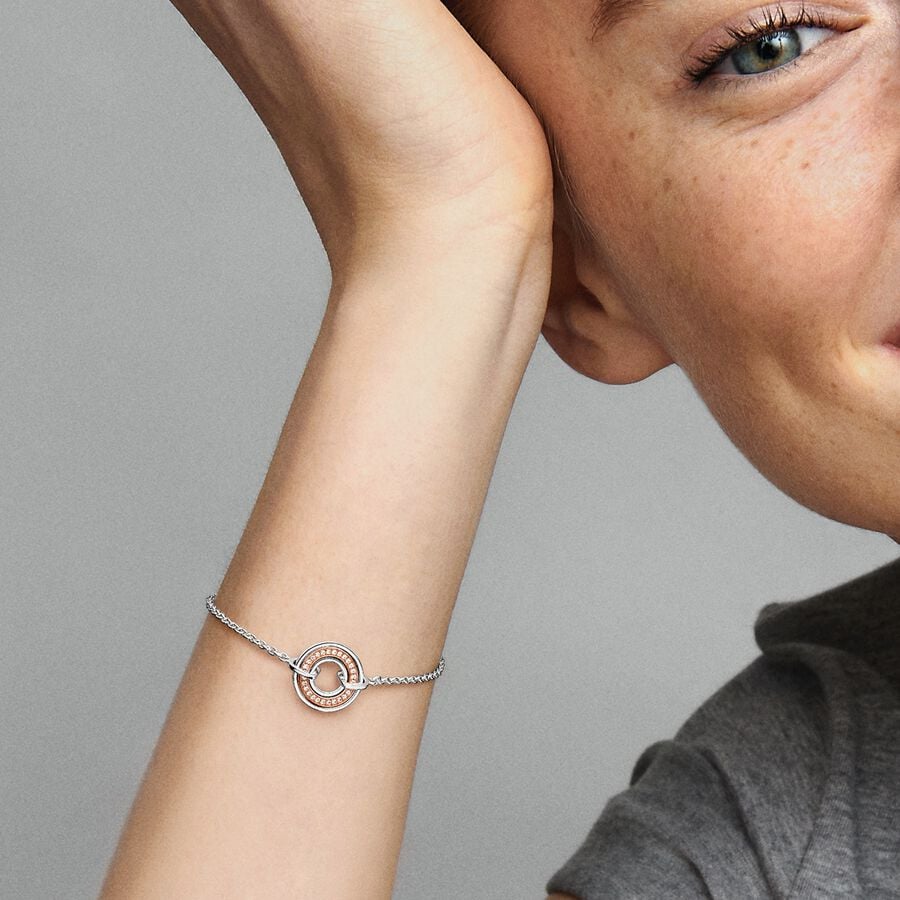 Bracciale Cerchio Bicolore con Logo e Pavè Pandora 582741C01