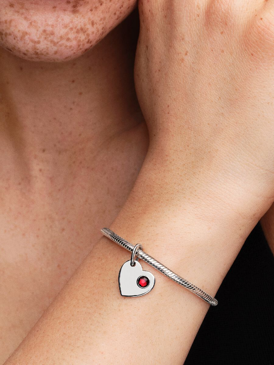 Charm Pendente Cuore con Pietra Rossa Scuro Gennaio Argento Sterling 925 Pandora 794295C01