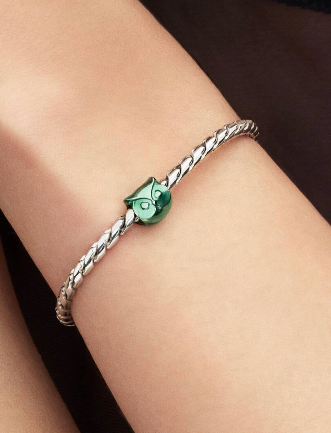 Mini Charm Gufo effetto metallico verde Pandora 794900C01