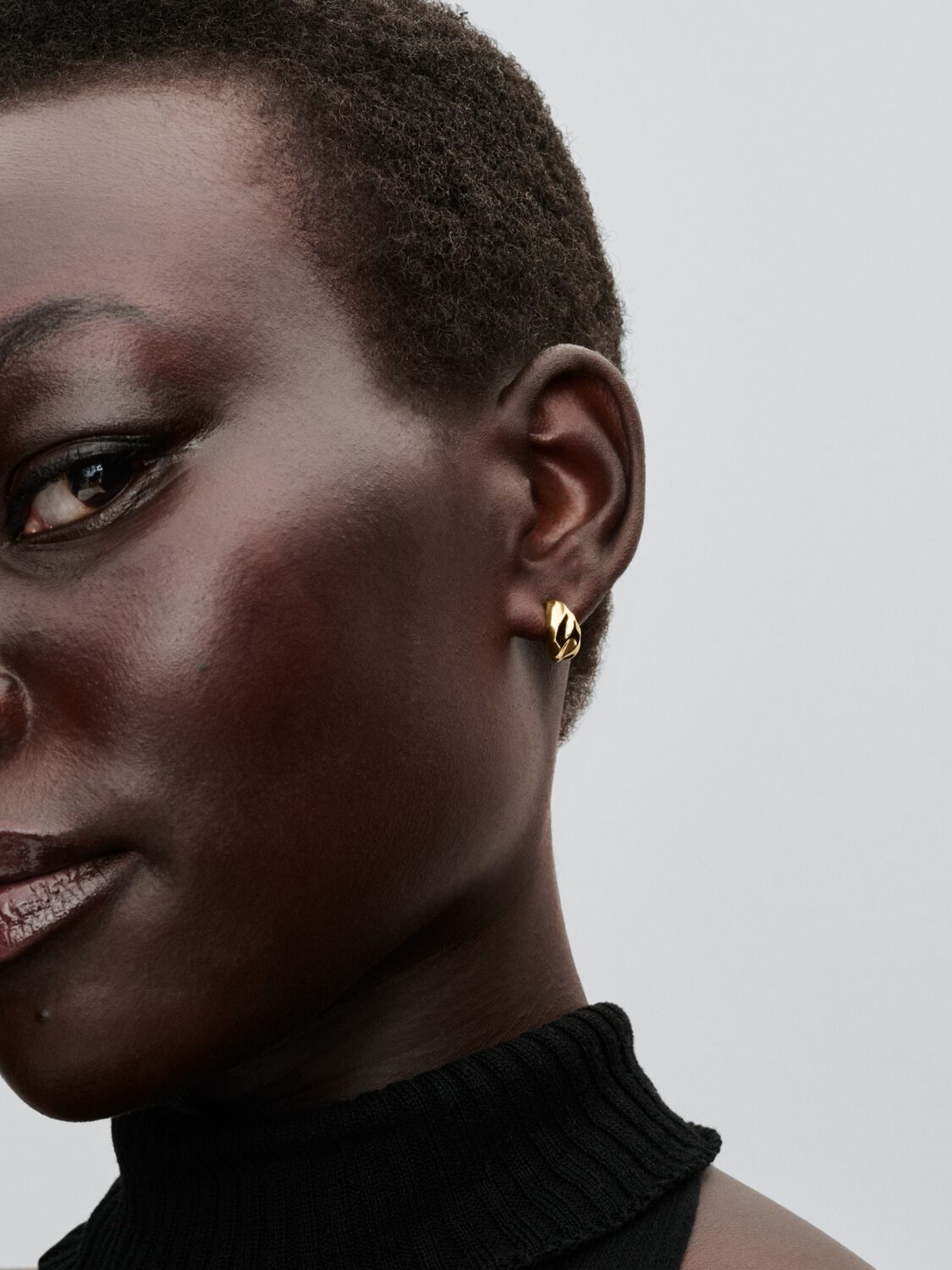 Orecchini Cerchi Aperti Piccoli Dune
Placcatura in Oro 14k Pandora 263873C00