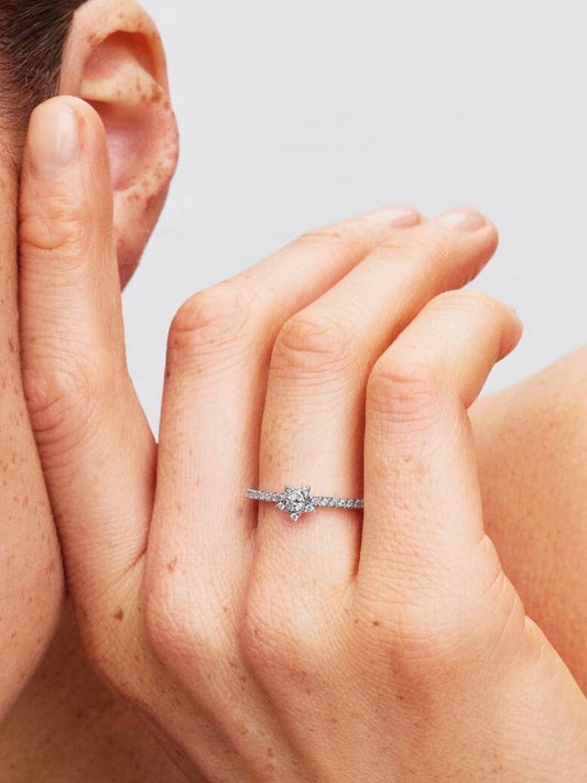 Anello Stella Luminosa con Pavè Pandora 194959C01