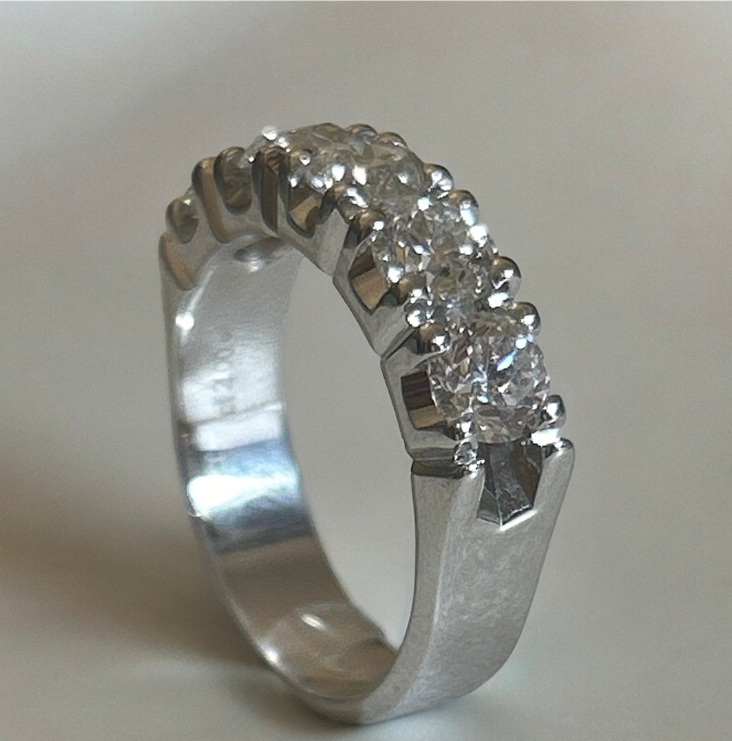Veretta Ring 5 Stones 18 Kt White Gold Crivelli 106-1-540
