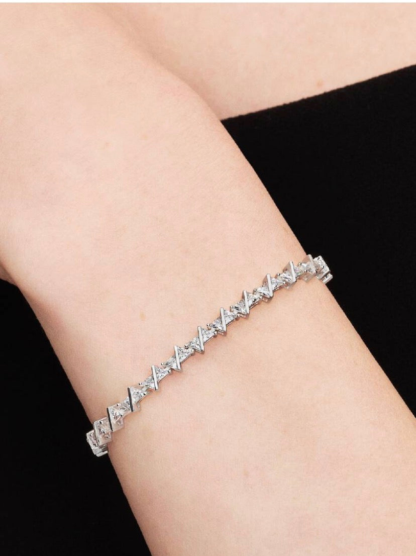 Bracciale Tennis con pietre triangolari Pandora 595069C01