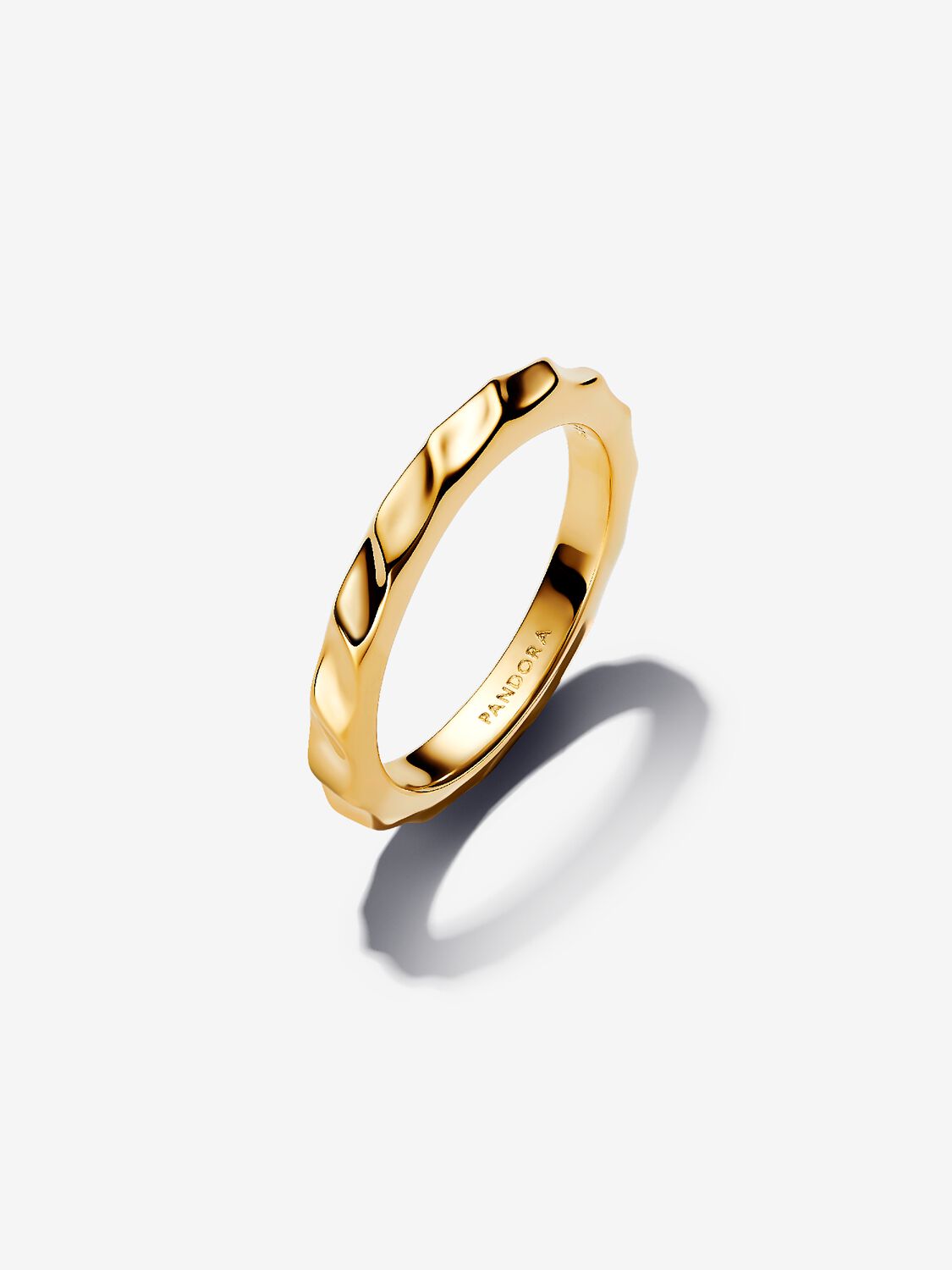 Anello Fascia Sottile Dune
Placcatura in Oro 14k Pandora 163885C00