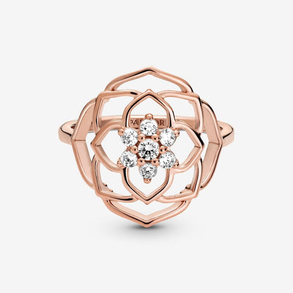 Pandora 189412C01 Rose Petals scenographic ring