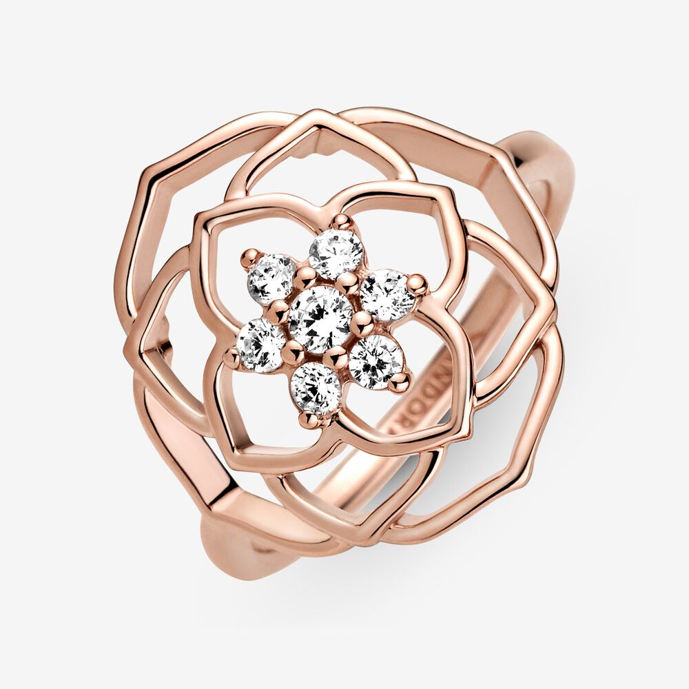 Pandora 189412C01 Rose Petals scenographic ring