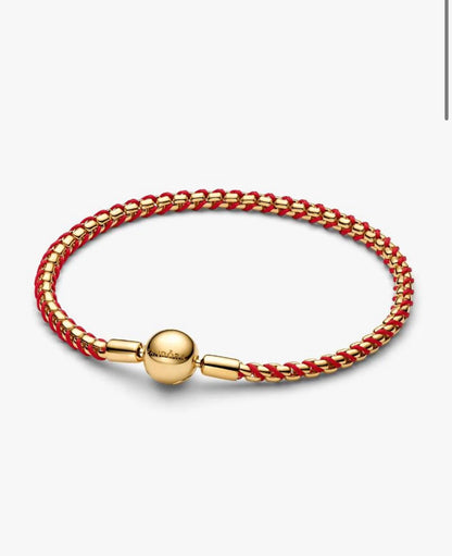 Bracciale Intreccio Tessuto Rosso Finitura in Oro Pandora 563816C01