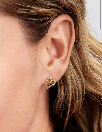 Orecchini Cerchi Cuore Piccolo Linea Sinuosa Finitura in Oro Pandora 264359C00