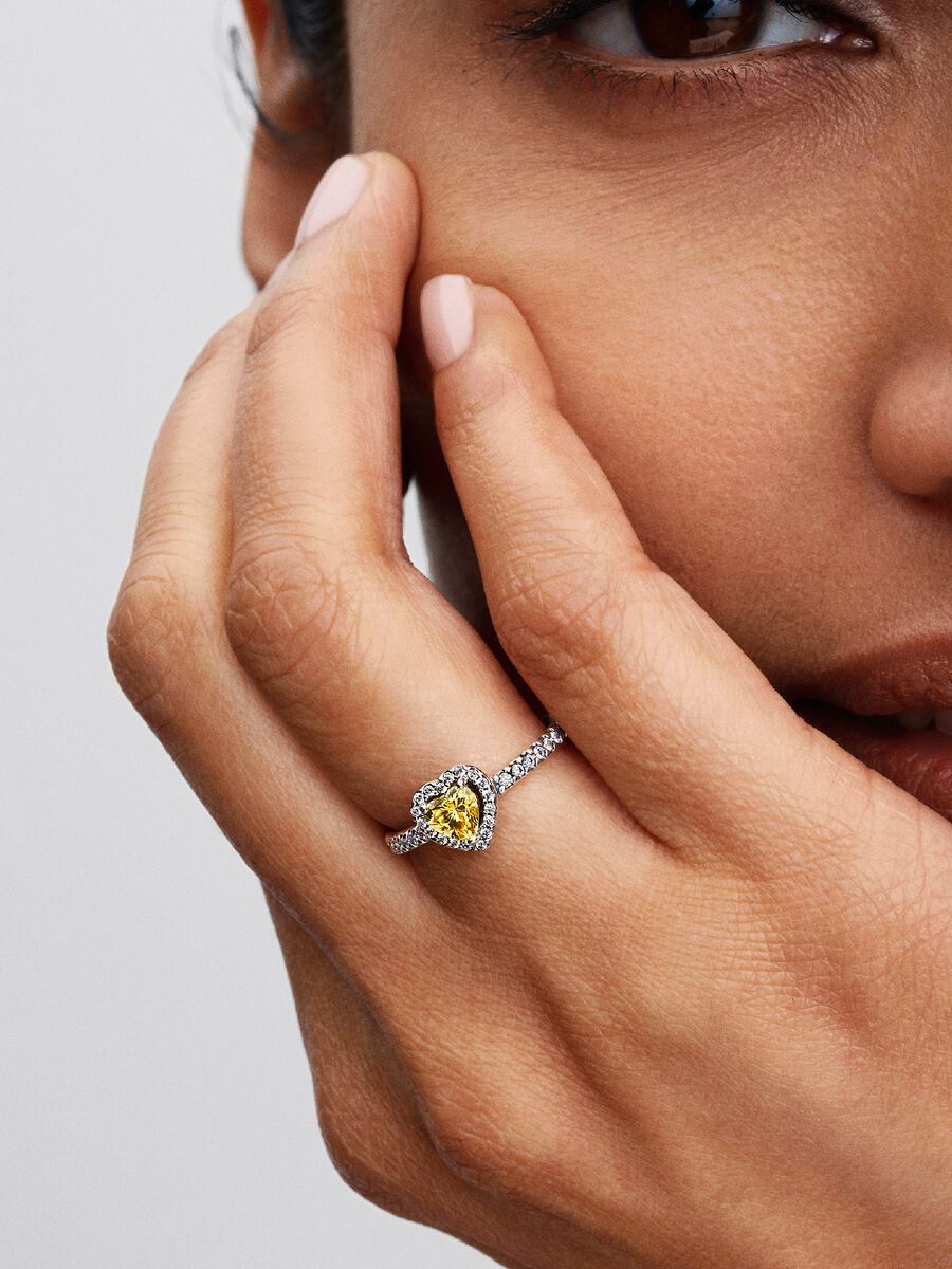 Anello Cuore in Rilievo Giallo Argento Sterling 925 Pandora 198421C06