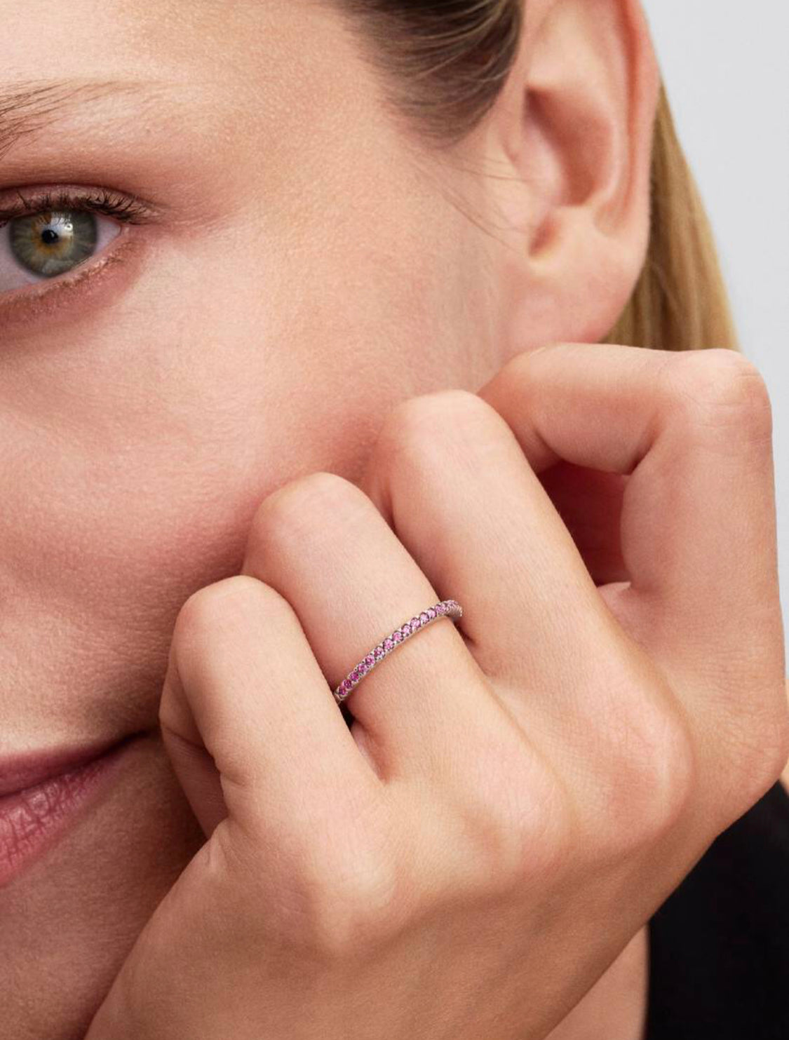Anello Pavè Fascia Sottile Rosa
Argento Sterling 925 Pandora 192999C02