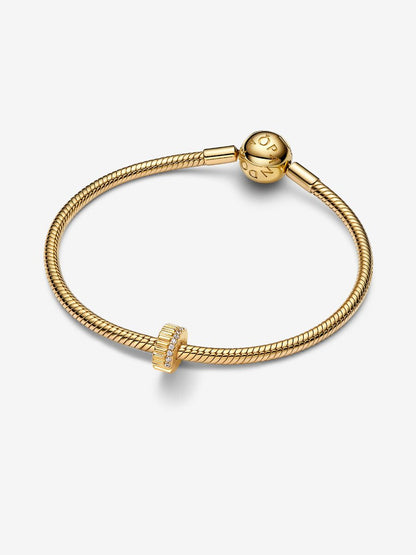 Clip Rigata con Pietre Placcatura in Oro 14k Pandora 764078C01