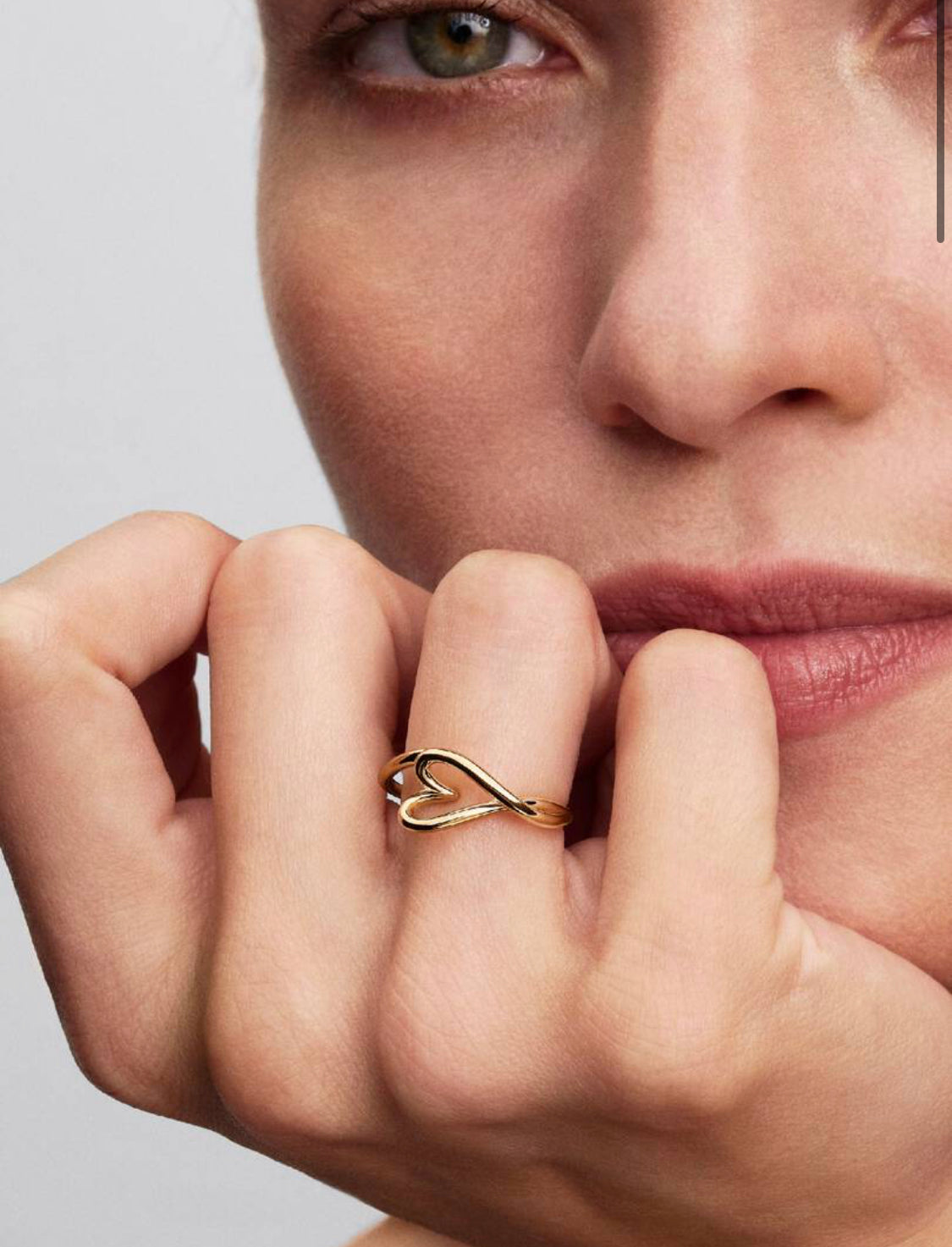 Anello Cuore Piccolo Linea Sinuosa Finitura in Oro Pandora 164361C00