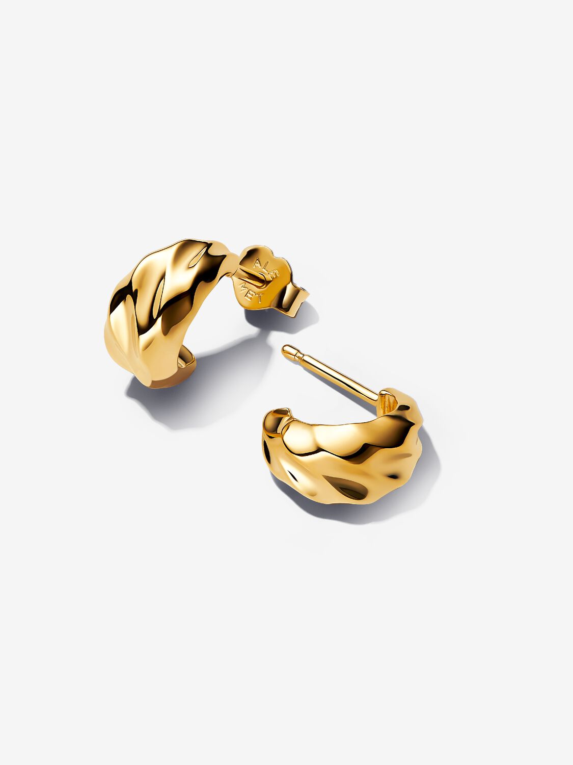 Orecchini Cerchi Aperti Piccoli Dune
Placcatura in Oro 14k Pandora 263873C00