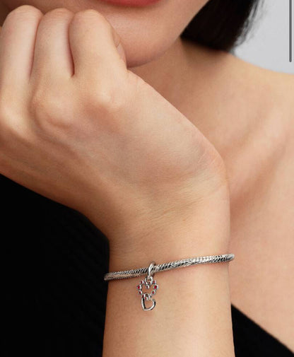 Charm Pendente Cuori Intrecciati con Cristalli Rossi
Argento Sterling 925 Pandora 794435C01