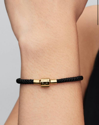 Bracciale in Corda Nera con Chiusura a Barile Finitura in Oro
Pandora 564530C01