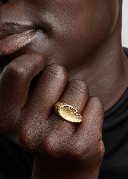 Anello Sigillo Grande con Pietre Luminose Pandora 164671C01
