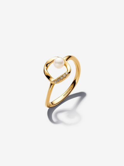 Anello Cerchio Linea Sinuosa con Perla d'Acqua Dolce Coltivata e Pavè
Placcatura in Oro 14k Pandora 163831C01