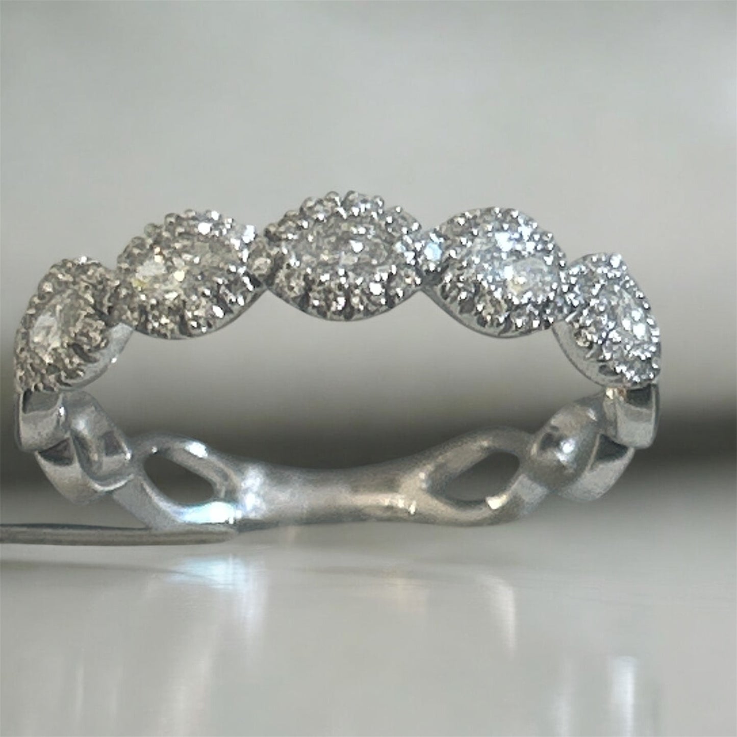 Anello Fantasia Pavé Oro Bianco 18 kt E Diamanti Bianchi Crivelli 370-XR9784