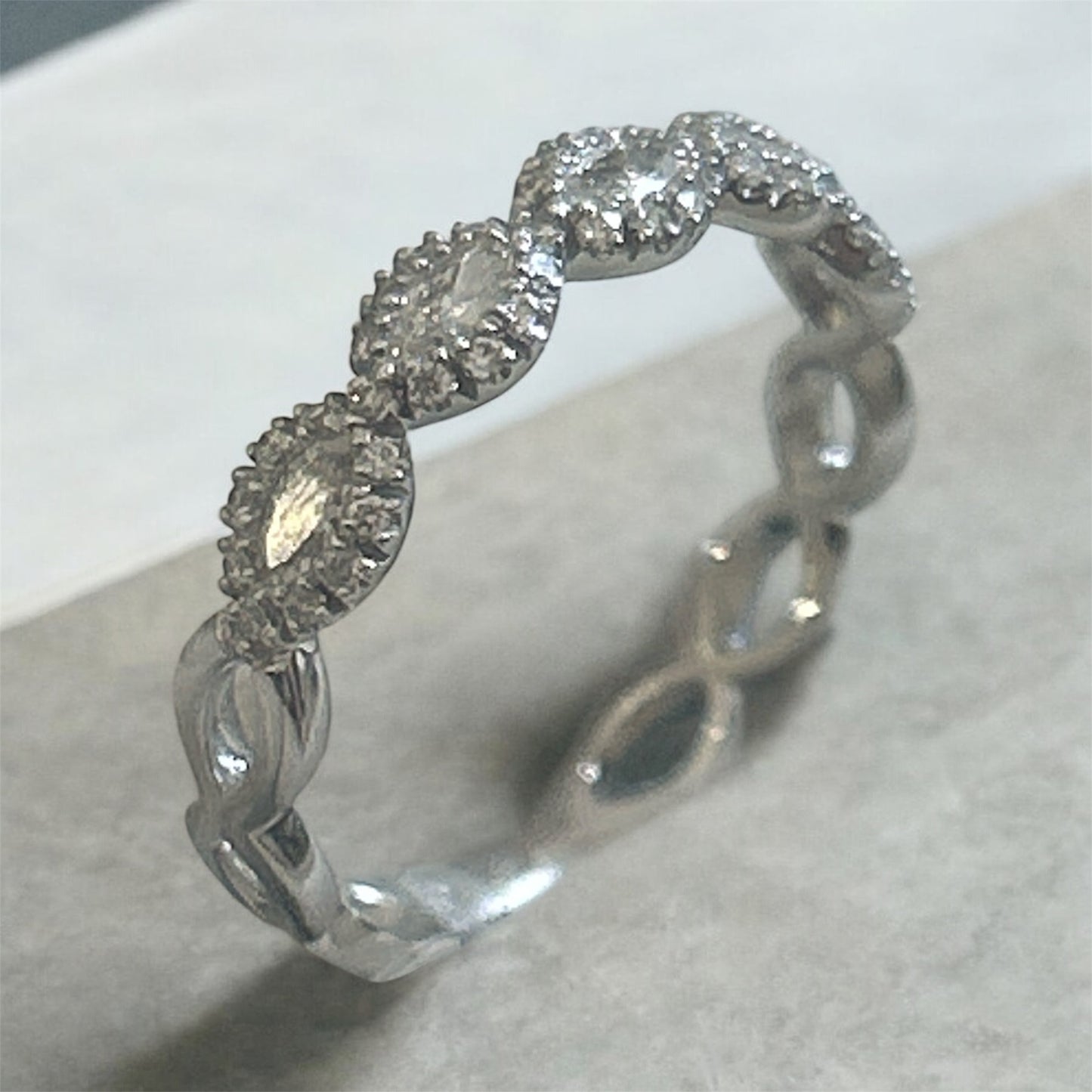 Anello Fantasia Pavé Oro Bianco 18 kt E Diamanti Bianchi Crivelli 370-XR9784