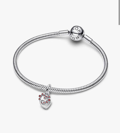 Charm Pendente Cuori Intrecciati con Cristalli Rossi
Argento Sterling 925 Pandora 794435C01
