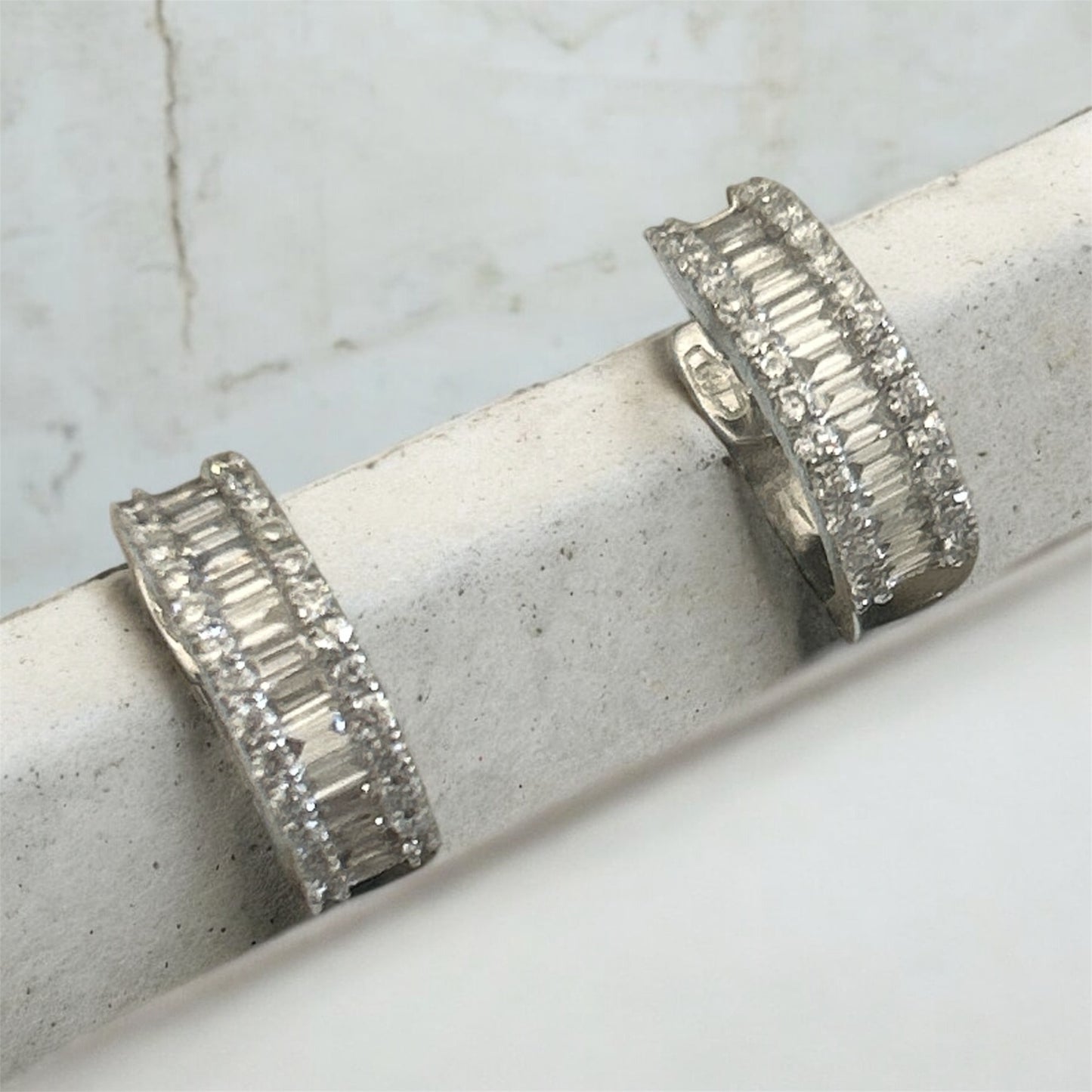 Orecchini Oro Bianco 18 KT E Diamanti Baguette Crivelli 320-E1485